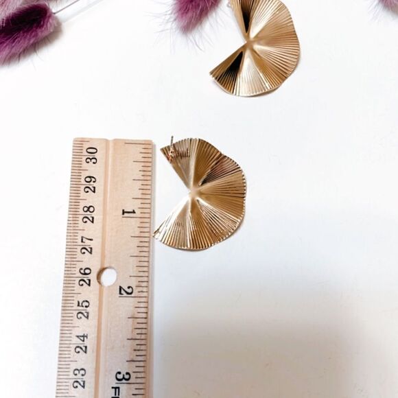 Geo shaped earrings in gold #425 - Picture 5 of 6